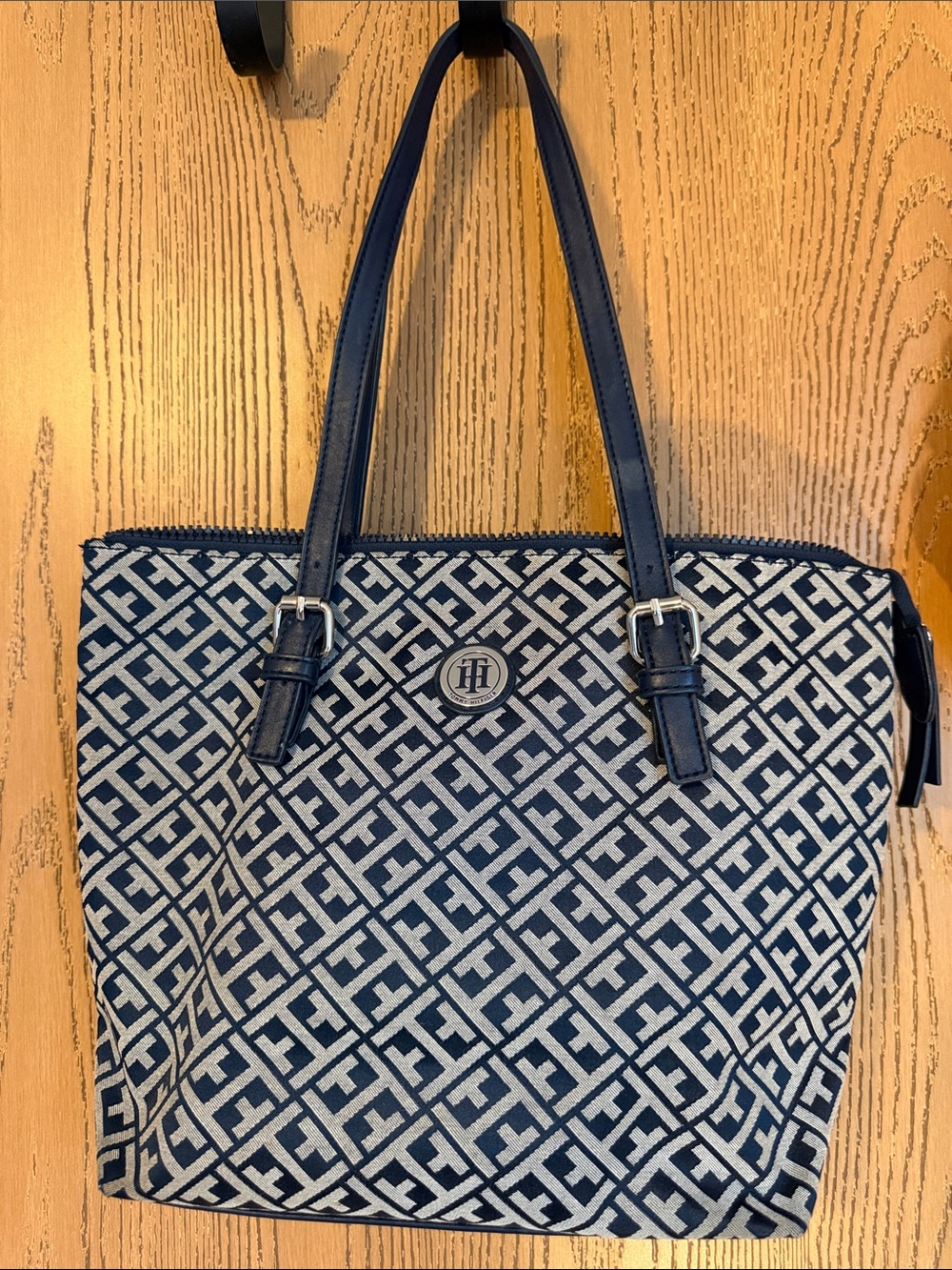 Tommy Hilfiger Monogram Jacquard Zip Top Tote Bag – Navy/Blue & White